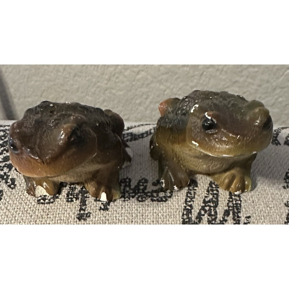 Ceramic Frog Toad Salt and Pepper Shakers Realistic - Corks Included